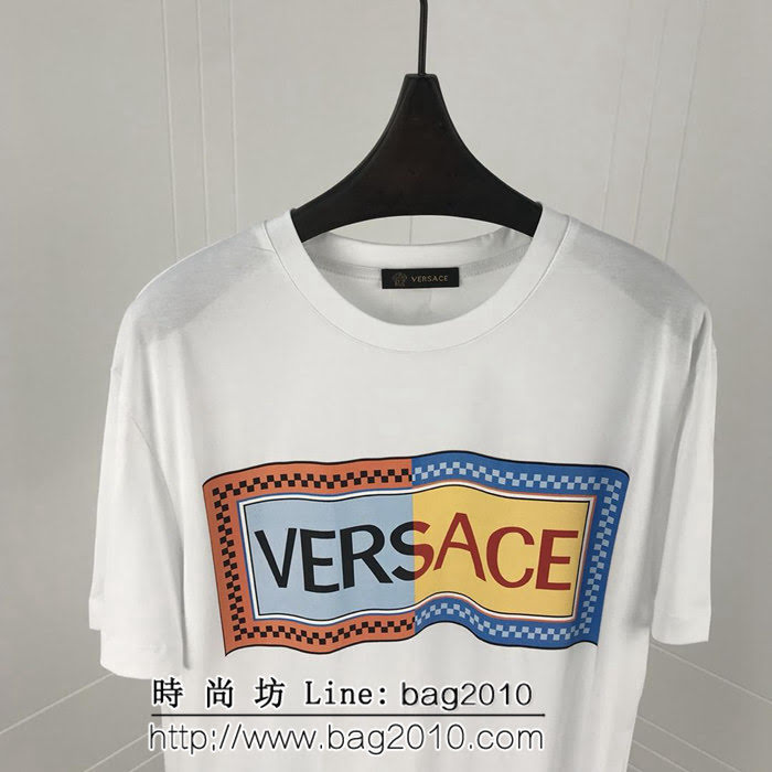VERSACE範思哲 19早春新款短袖 官網最新拼色 彩LOGO印花短袖 雙股絲光棉面料 高版本男女同款 ydi2031